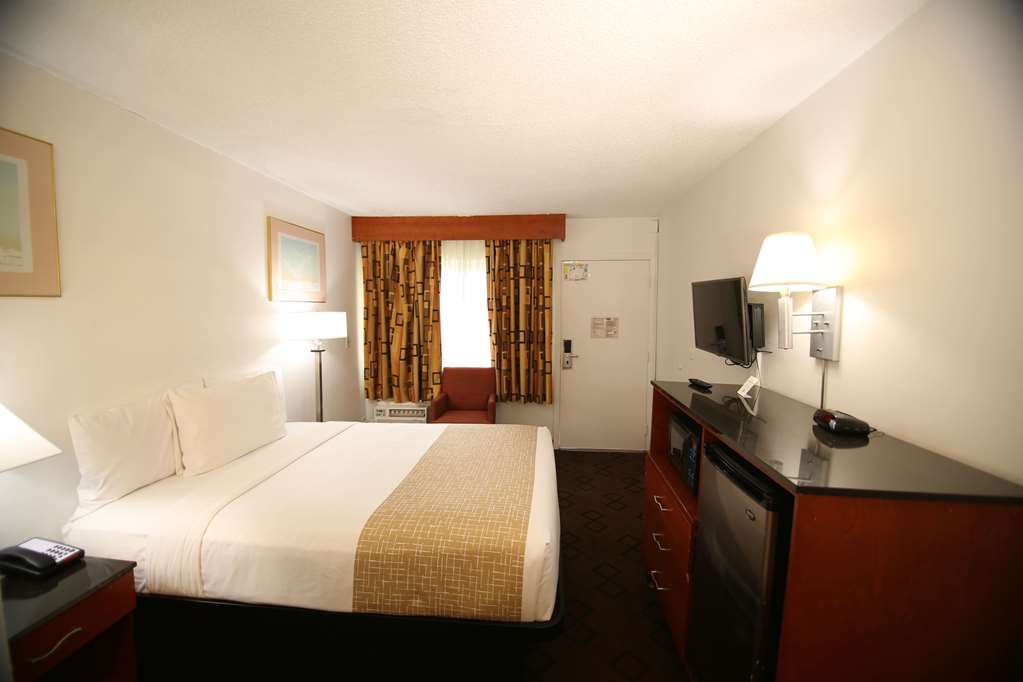 Travelodge by Wyndham Burbank Glendale - photo 7