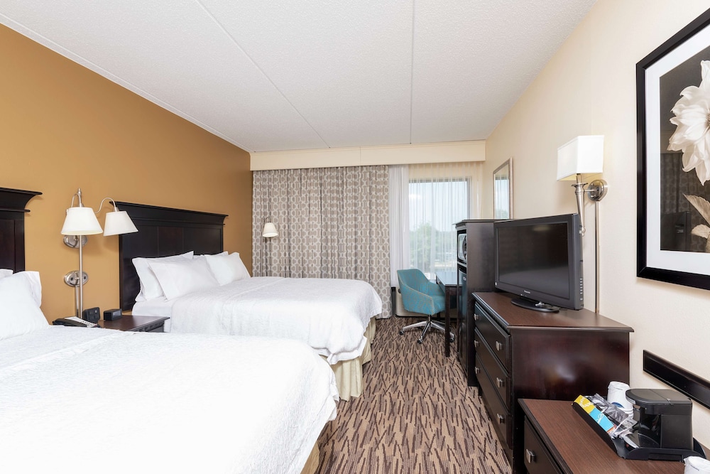 Hampton Inn & Suites Cleveland Airport Middleburg Heights - photo 20