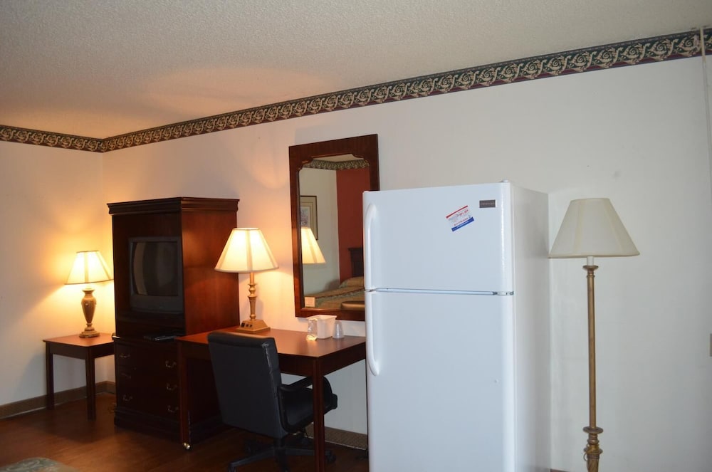 Granbury Inn & Suites - photo 7
