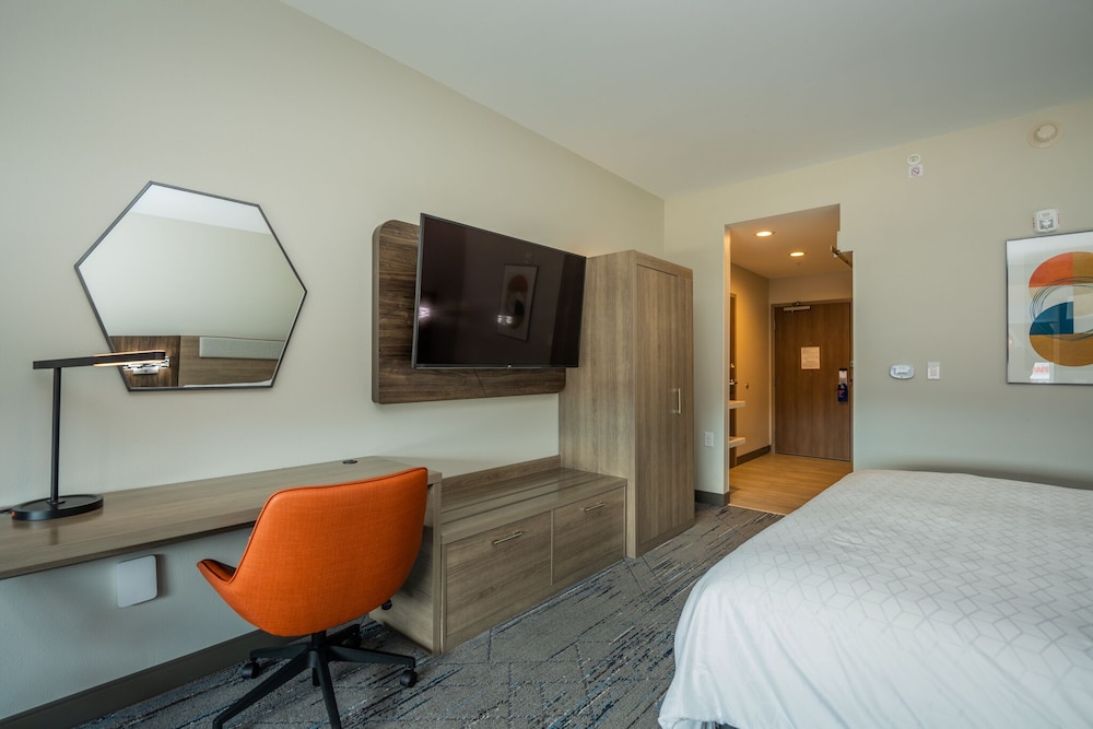 Holiday Inn Express & Suites Charlottesville by IHG - photo 45
