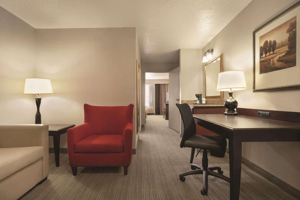 Country Inn & Suites by Radisson Moline Airport - photo 9