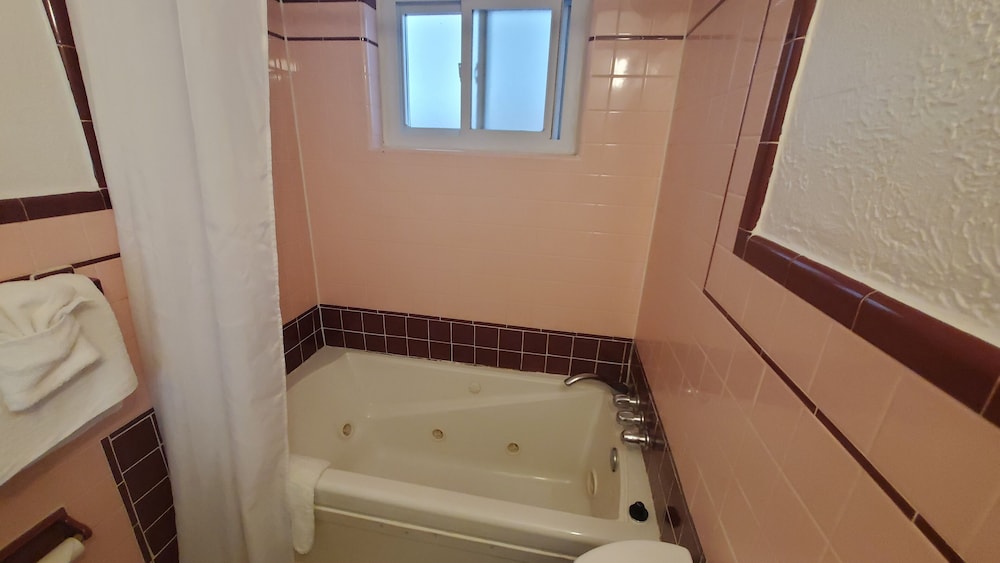 Sandbox Motel - photo 24