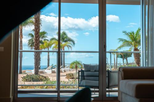 Sea View 3 Pools Parking Gym Supermarket Prime Location — 4-Star Luxury Hotel in Funchal, Portugal