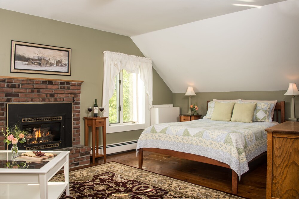 Brass Lantern Inn - photo 4