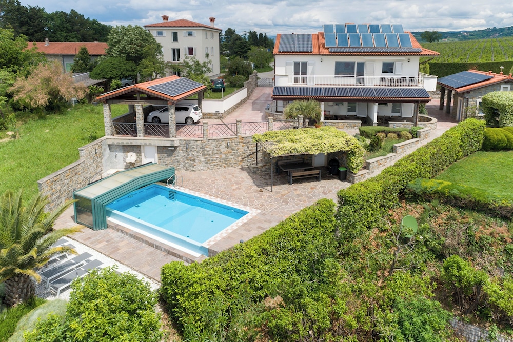 Pool Studio Debeli Rtic 1 in Divaca, Slovenia