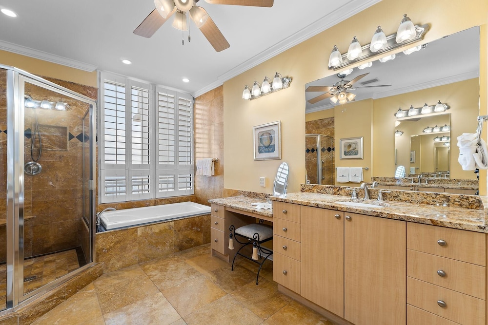 La Playa 1001 — 4-Star Luxury Hotel in Pensacola, United States