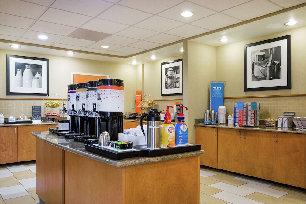 Hampton Inn Petersburg Southpark Mall - photo 20