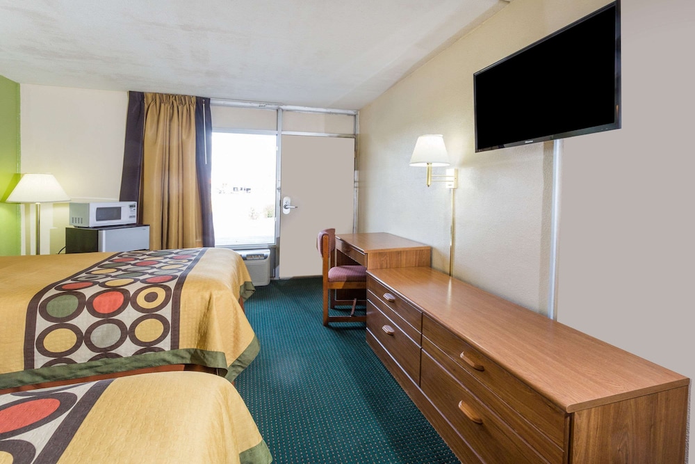 Super 8 by Wyndham Tifton - photo 24