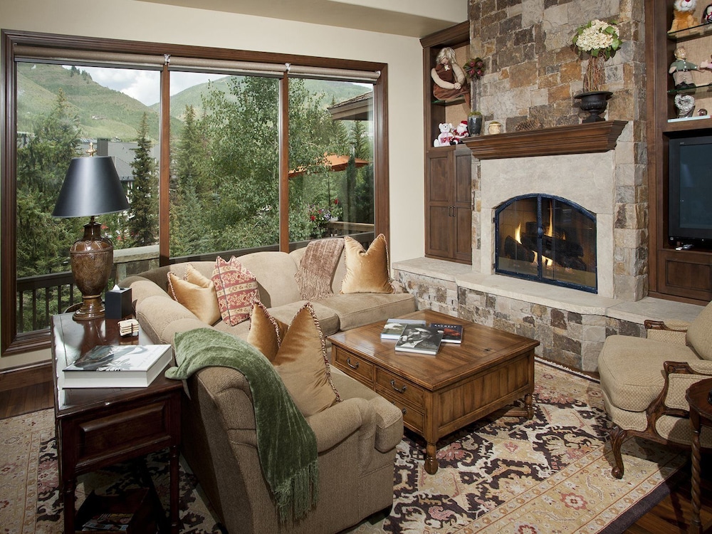 Cascade Village Chalet — 4-Star Luxury Hotel in Vail, United States