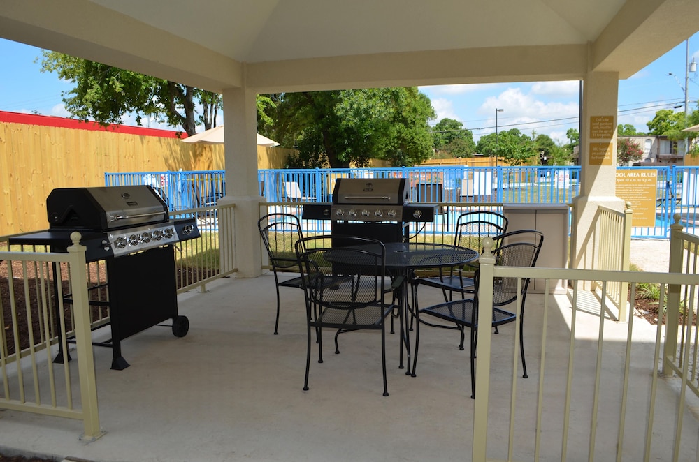 Candlewood Suites San Antonio Airport by IHG - photo 25