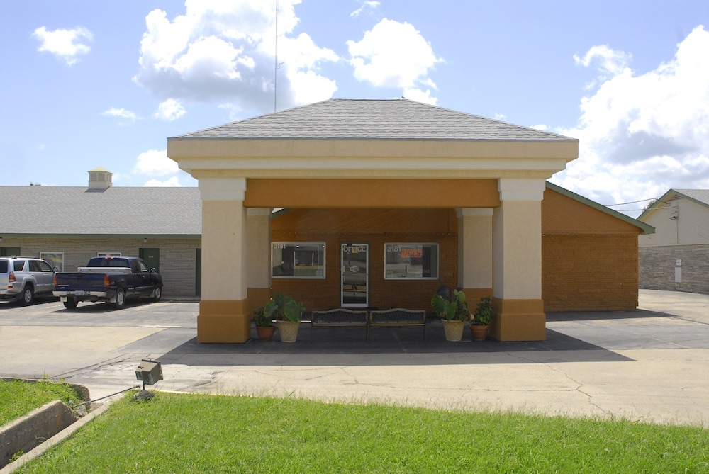 America's Best Inns & Suites - featured photo