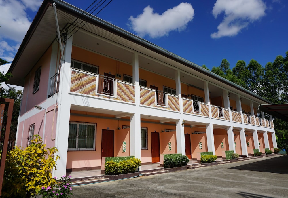 Kanoktid Place - carbon neutral hotel in Fang