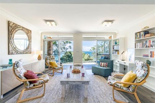 Sanctuary on Dutchies 18 Gloucester Street Water views Air Conditioning WiFi and Close To Town in Nelson Bay, Australia