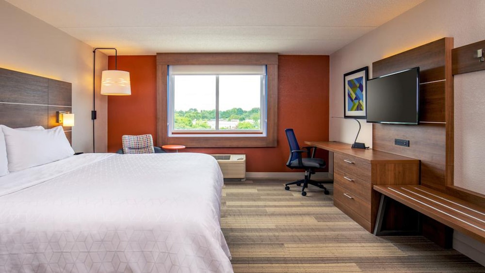 Holiday Inn Express Hotel & Suites Mount Pleasant by IHG - photo 20