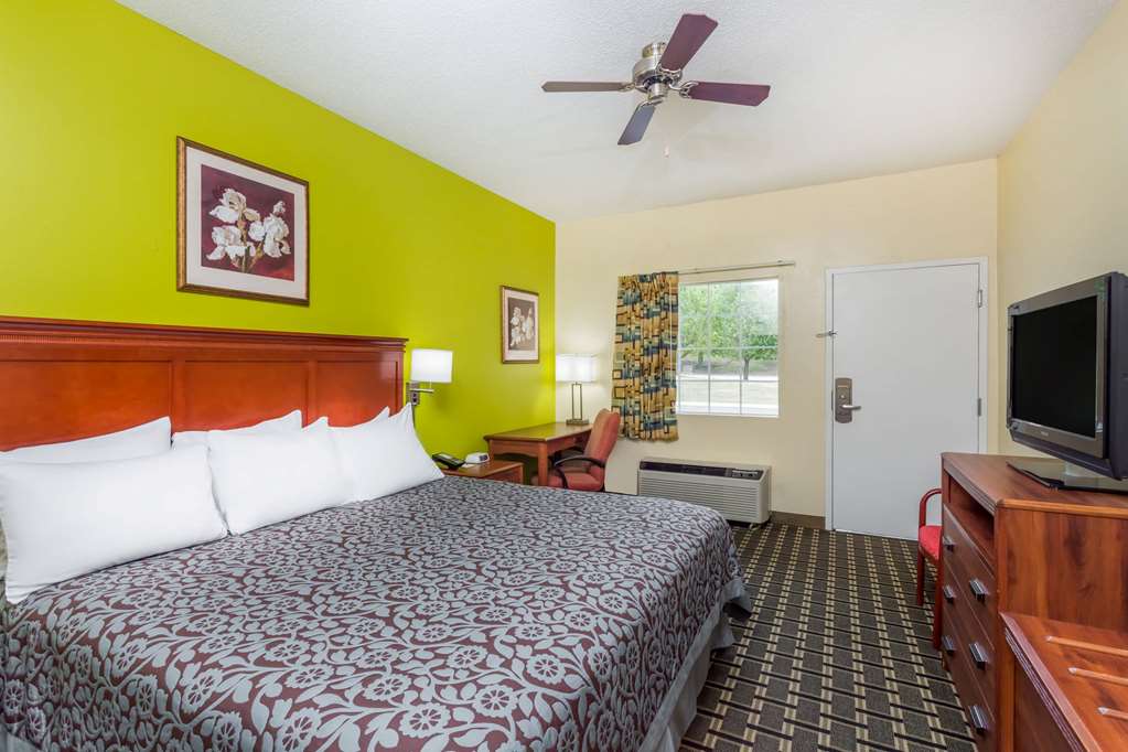 Days Inn by Wyndham Trenton - photo 7