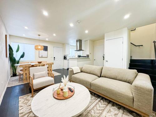 Bohemian Dream 2BR Retreat Near Hollywood BR6 in Los Angeles, United States