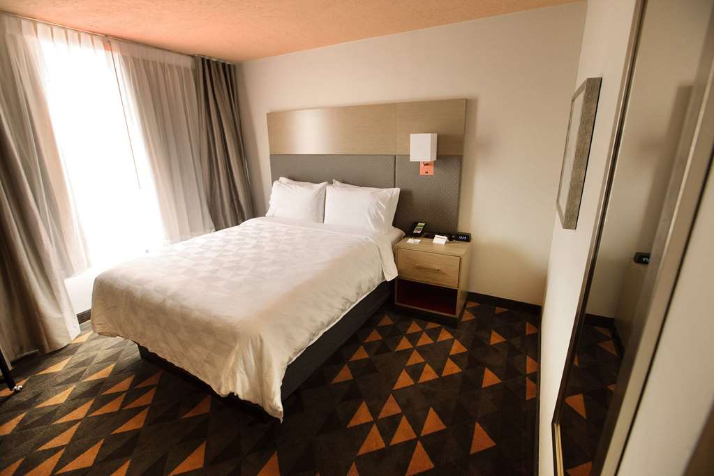 Wyndham Houston Hobby Airport — hotel near William P. Hobby Airport
