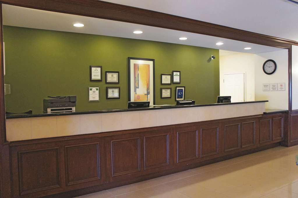 La Quinta Inn & Suites by Wyndham Columbus TX - photo 8