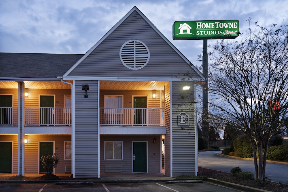 HomeTowne Studios by Red Roof Spartanburg Asheville Highway - photo 16