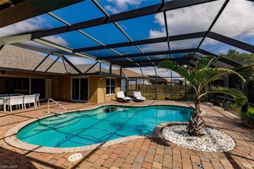 Tiki Paradise House & pool 10 min to Beach — 4-Star Luxury Hotel in Bonita Springs, United States