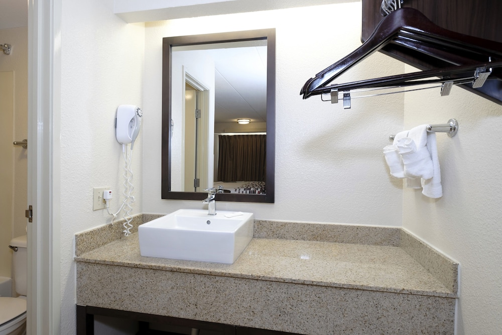 Red Roof Inn Aberdeen - photo 26