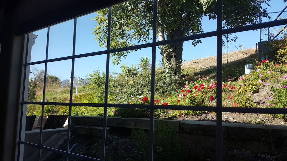 Malibu Country Inn - photo 37