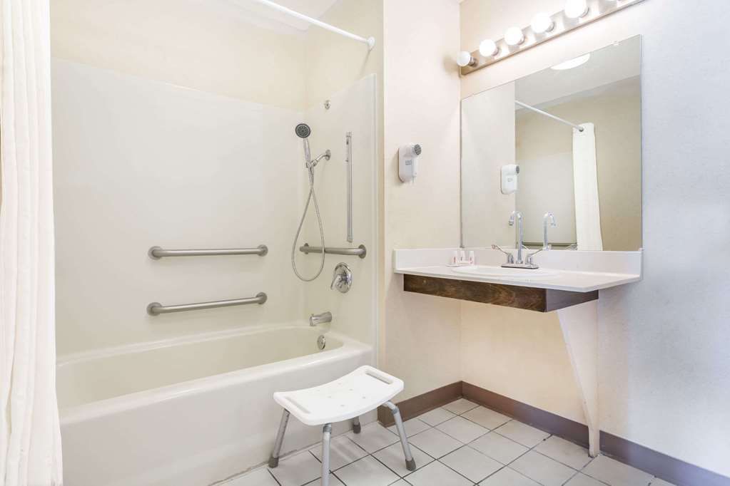 Super 8 by Wyndham Orangeburg North - photo 10