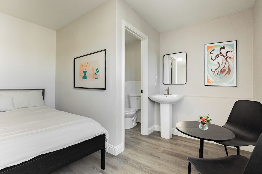 G Hotel - photo 6