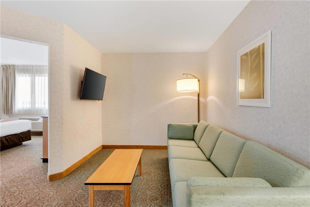 Quality Inn & Suites Denver Airport Gateway Park - photo 29