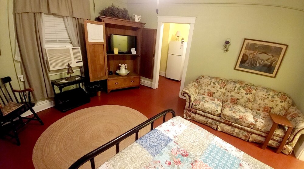 Historic Whiting Hotel Suites - photo 40