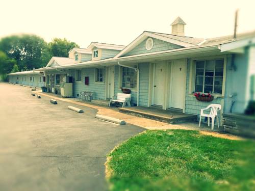 Surf Motel Campground & Resort in Marblehead, United States