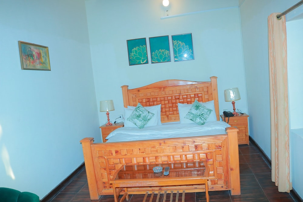 Umda Hotel Pine Top - carbon neutral hotel in Murree