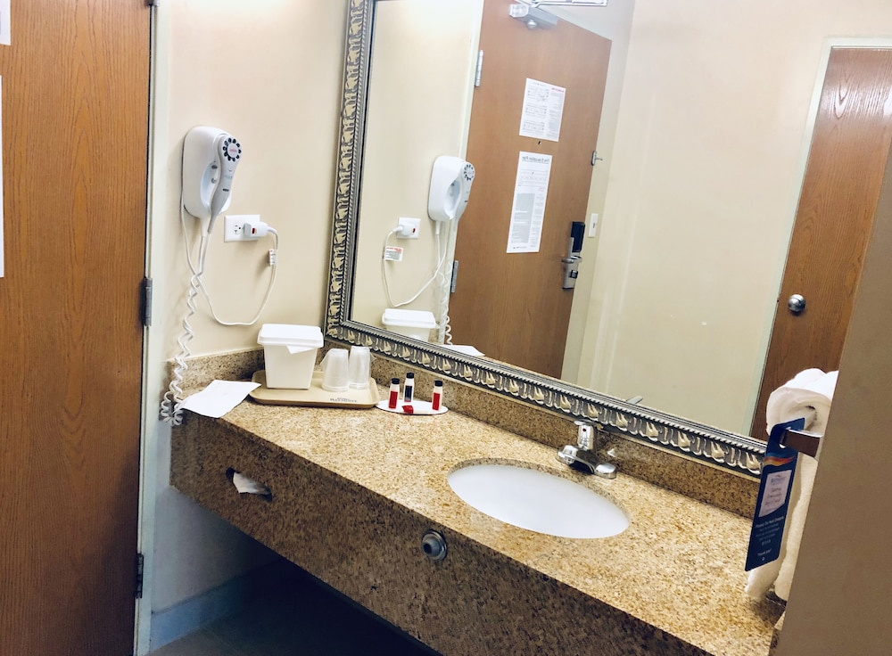 Baymont by Wyndham Gurnee - photo 23