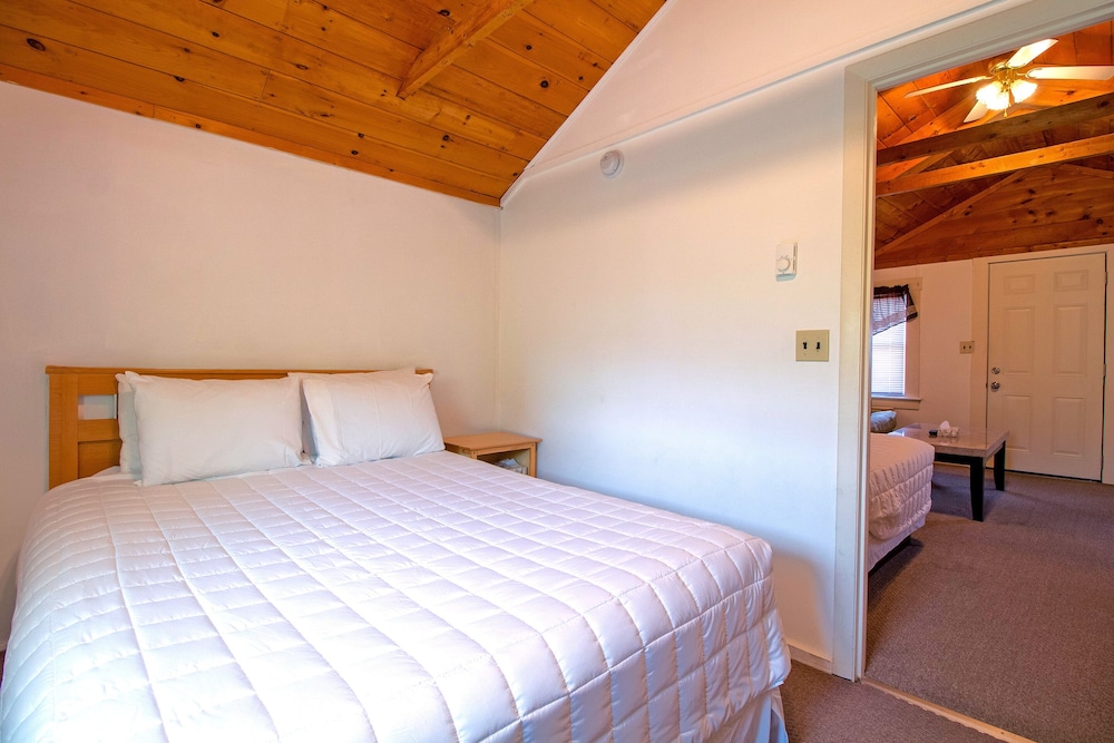 Half Moon Motel & Cottages - photo 27