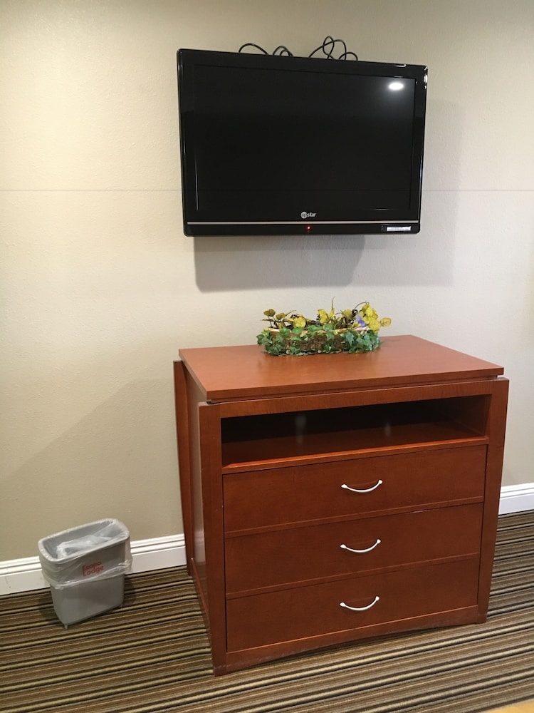 Regency Inn and Suites Moreno Valley - photo 9