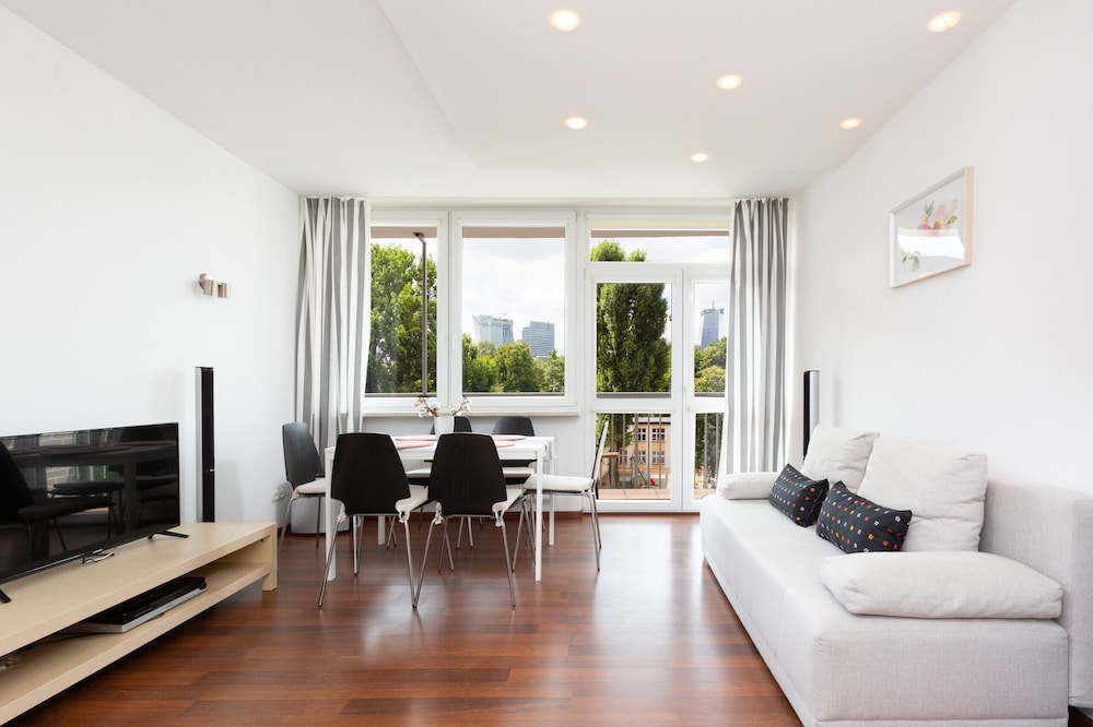 Apartments Warsaw Niecala Noclegi Renters — 4-Star Luxury Hotel in Warsaw, Poland