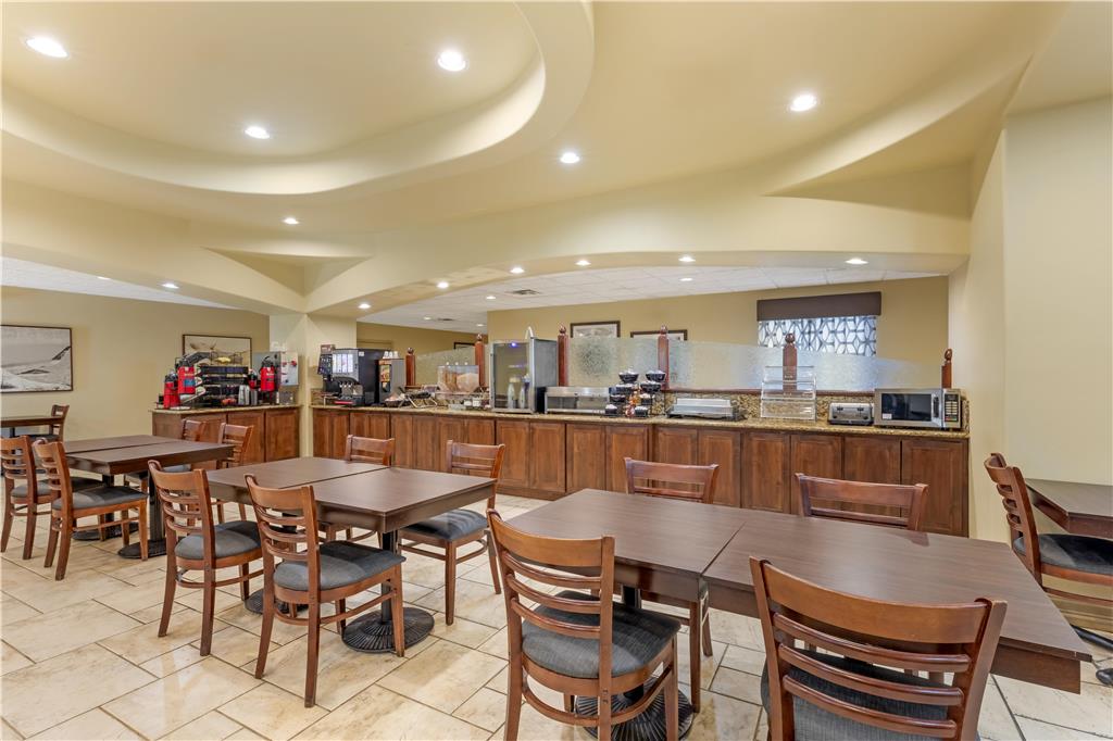 Best Western Plus Monica Royale Inn & Suites - photo 57