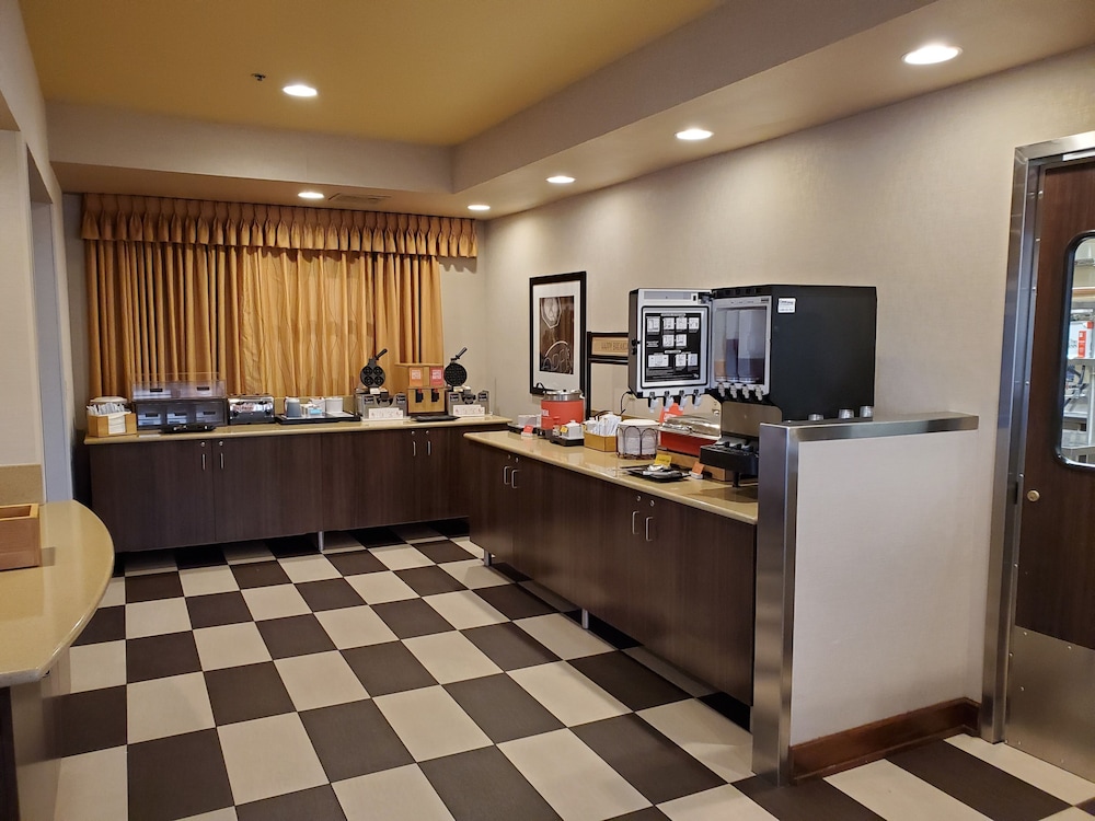 Hampton Inn Butte - photo 28