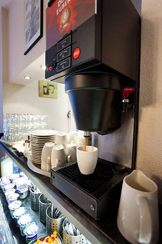 Hotel Pension Am Savignyplatz — Berlin — photo 5