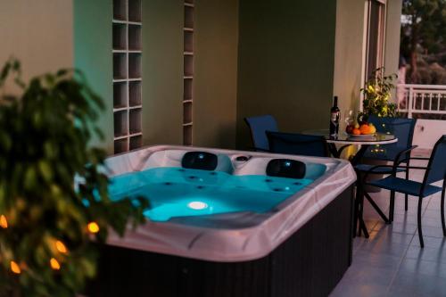 Greek Style Apartment with Jaquzzi & Barbeque — 4-Star Luxury Hotel in Ialysos, Greece