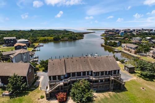 PC3 Pelican's Hideaway — 4-Star Luxury Hotel in Avon, United States