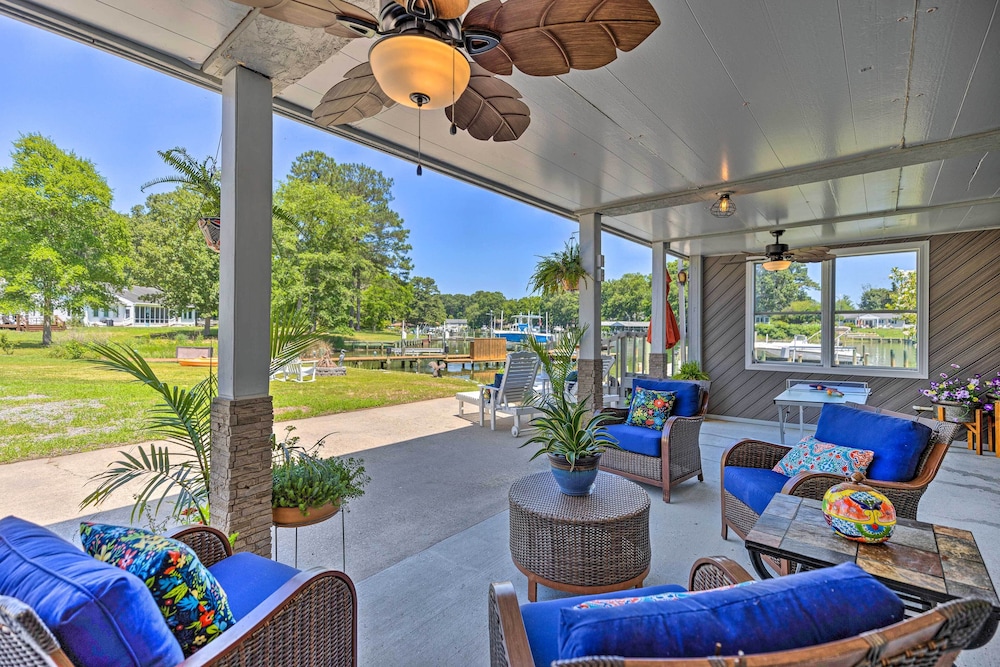 Idyllic Waterfront Home with Game Room and Dock — 4-Star Luxury Hotel in Kilmarnock, United States