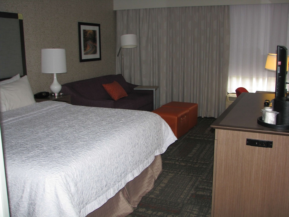 Hampton Inn Sevierville - photo 9