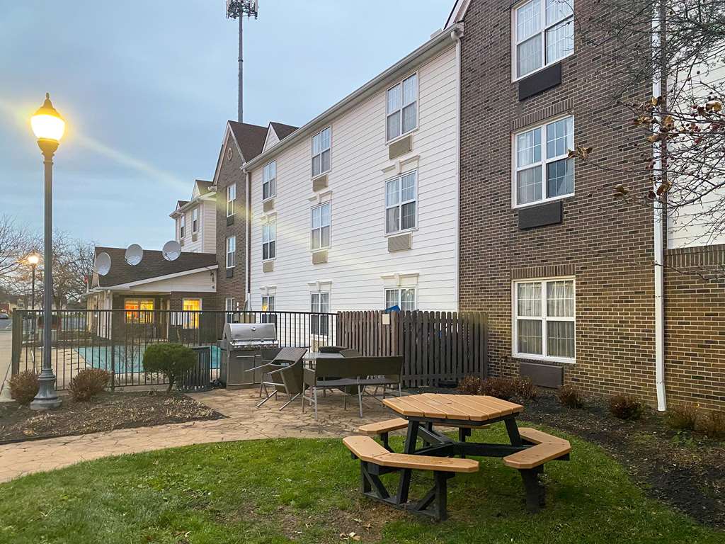 MainStay Suites Middleburg Heights Cleveland Airport - photo 4