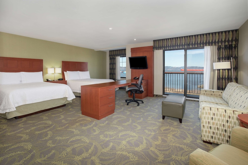 Hampton Inn and Suites Astoria - photo 29