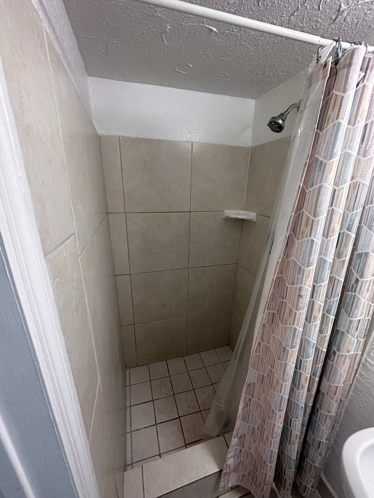 Hotel Motel Lauderdale Inn - photo 10