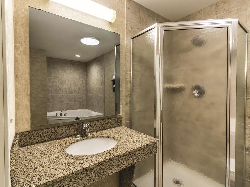 La Quinta Inn & Suites by Wyndham Fargo Medical Center - photo 16