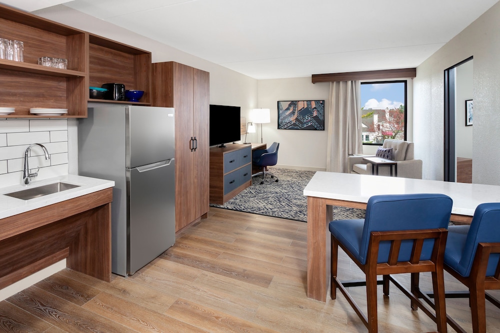 Candlewood Suites Columbus North - photo 26