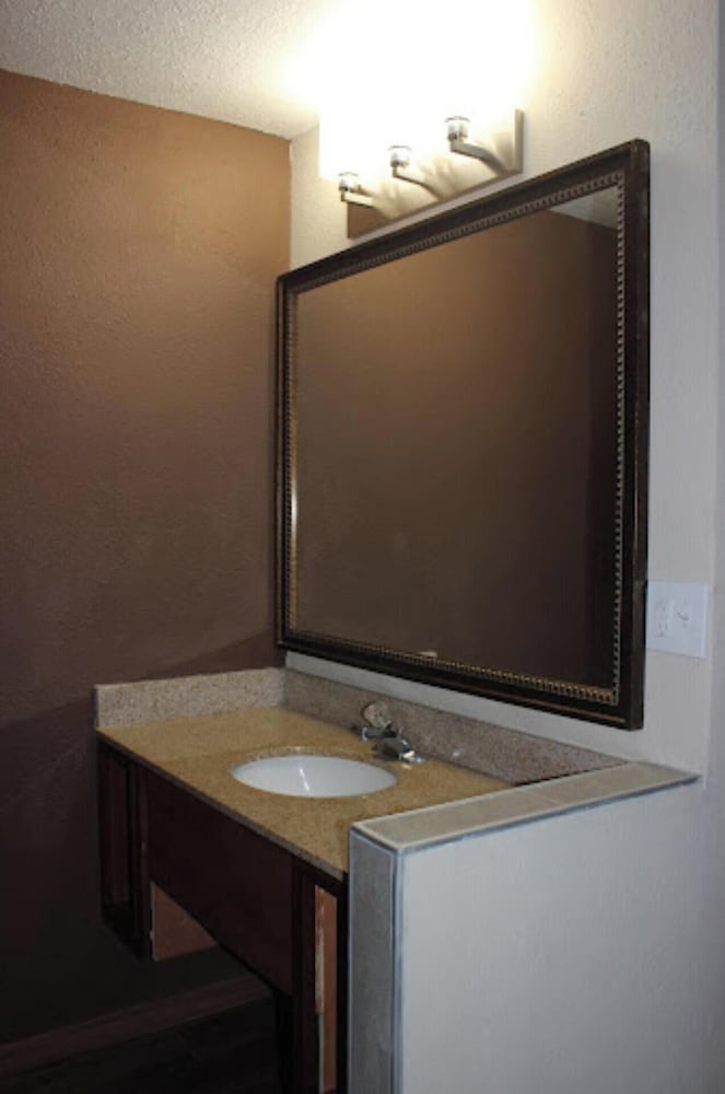Travel Inn By OYO Omaha - photo 18