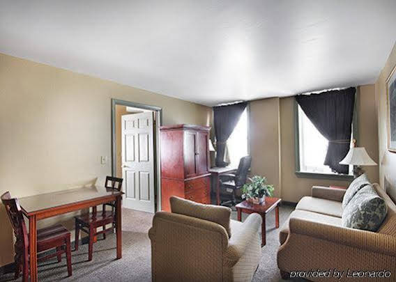 The Governor Dinwiddie Hotel - photo 10